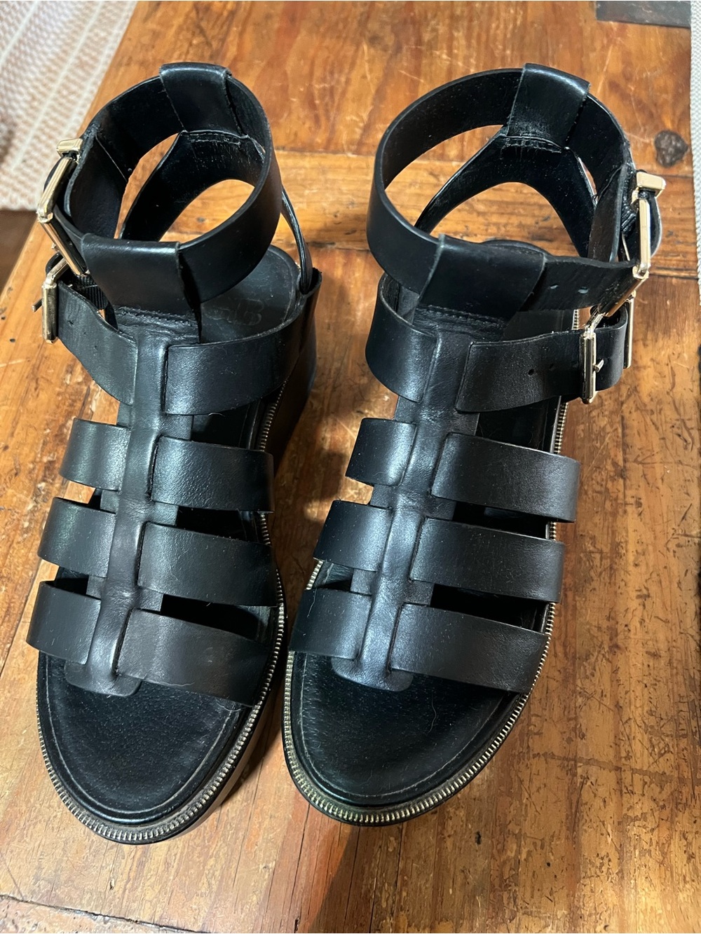 Gianni Bini Black Strappy Platform Sandals - Picture 2 of 3